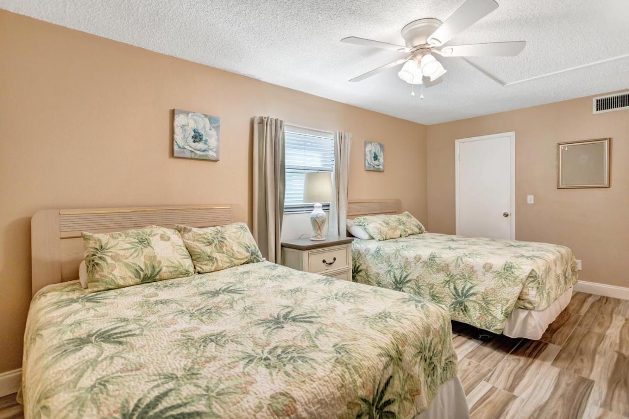 301 Sandy Shores Condos St. Pete Beach Exterior foto